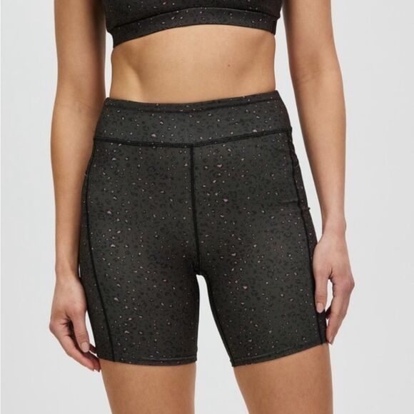 VOLCOM LADIES LIVED IN BIKE SHORT SIZE X-LARGE IS UNLINED COLOR IS ESPRESSO NWT - Picture 1 of 3